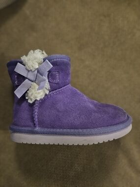 BUNDLE UGG Koolaburra Girls Purple Suede Winter Boot with Bow and Sherpa Trim